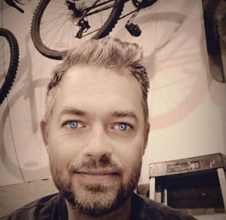 BlueEyedSilverFox Chatroom