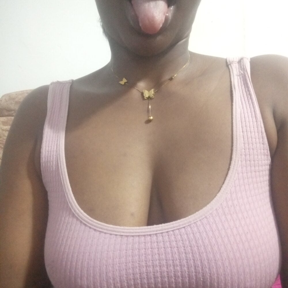 Bostergirlhorney Chatroom