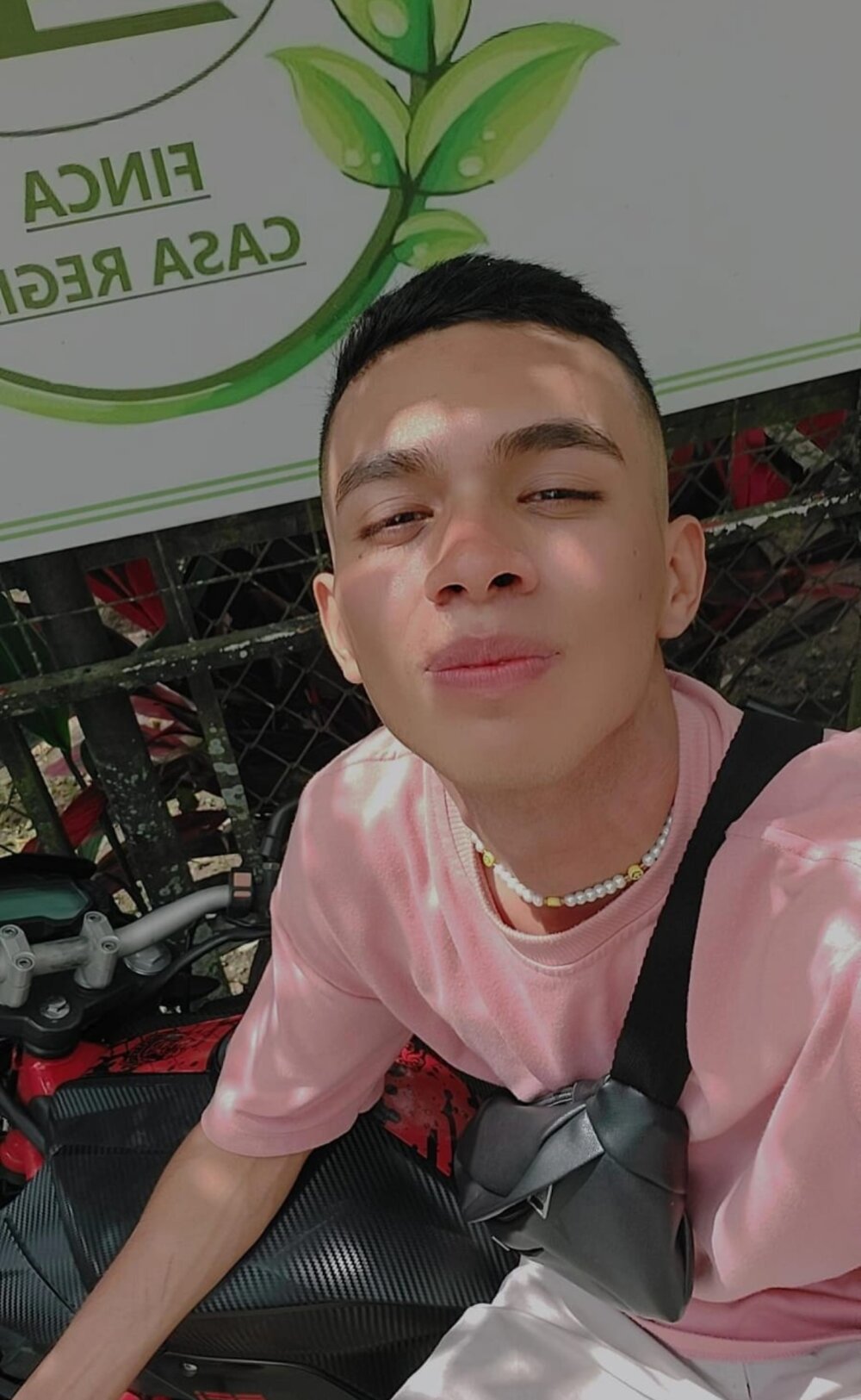 Boy_sexy70 Chatroom