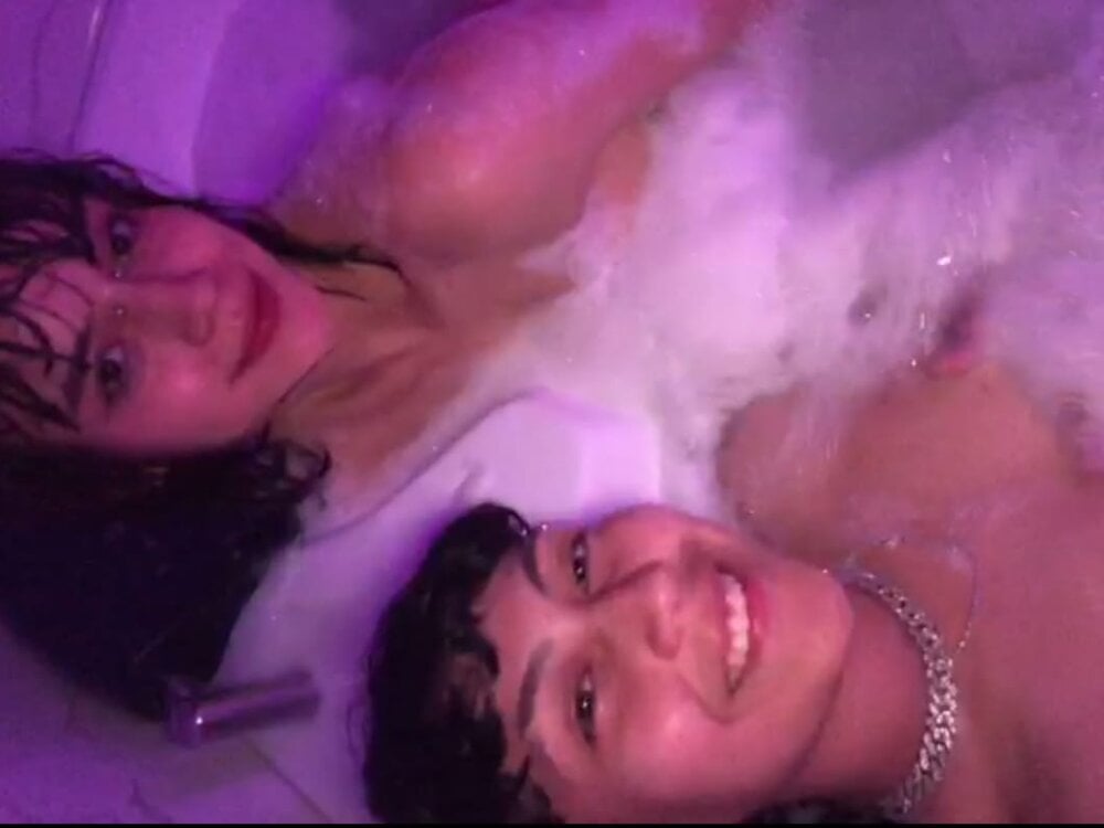 Brenda_Tina Chatroom