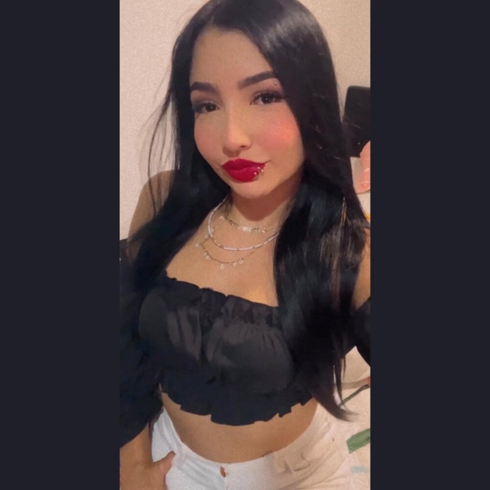 BrinsHilton_ Chatroom