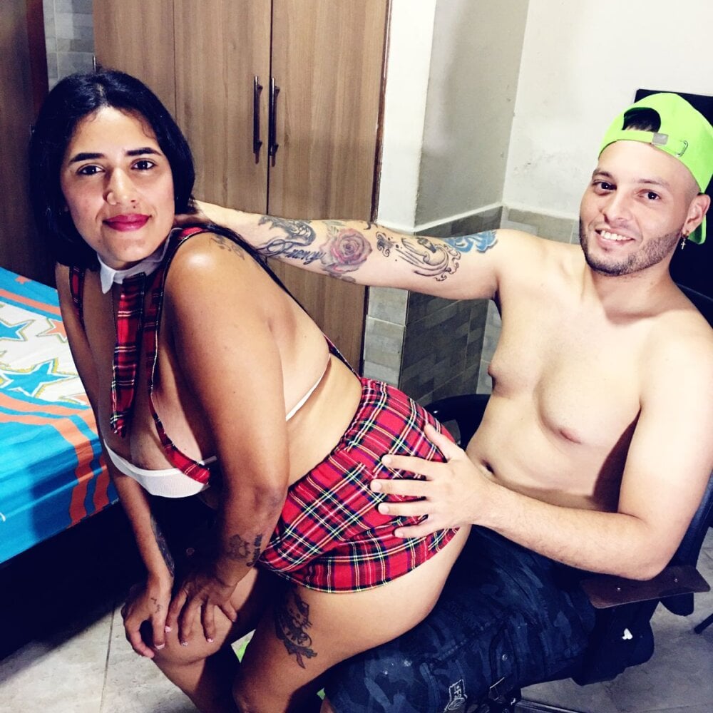 Brittany_and_wizkhal Chatroom