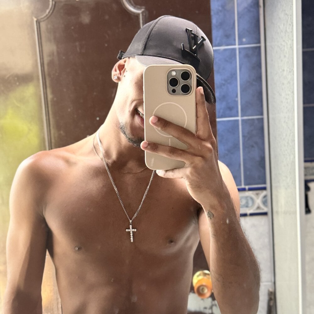 Brunette_couple0 Chatroom