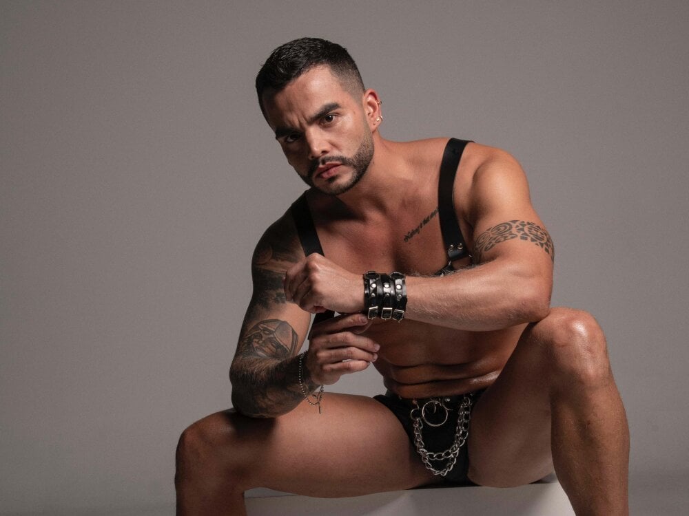 Bruno_De_Lucaa_ Chatroom