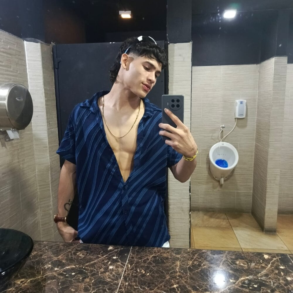 Bryan_Montes_ Chatroom