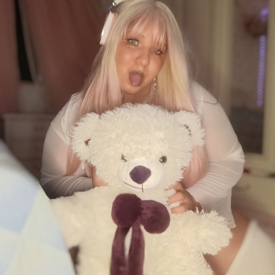 Bubble-Doll Chatroom