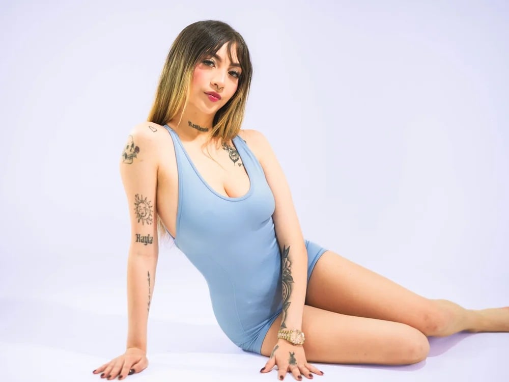 BunnyRosee Chatroom