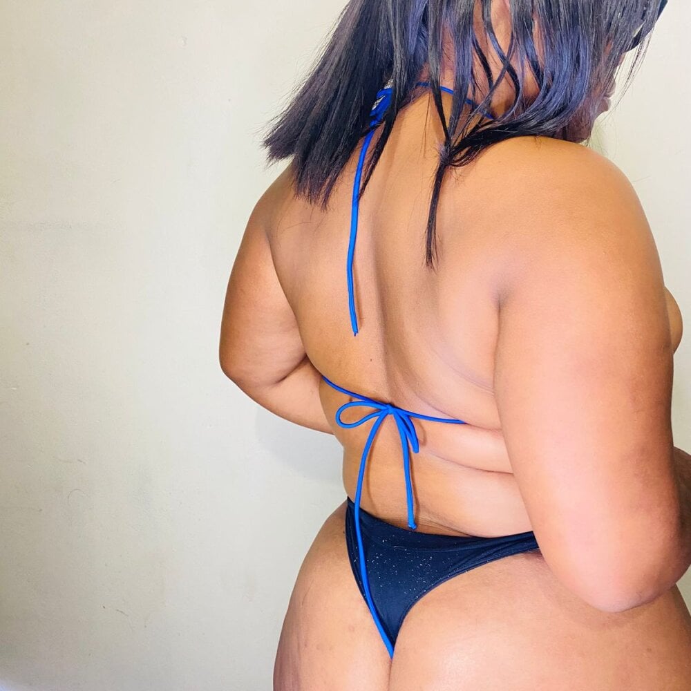 BustyAss40X Chatroom