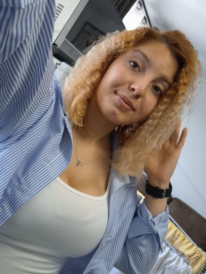 BustyBarbie19 Chatroom