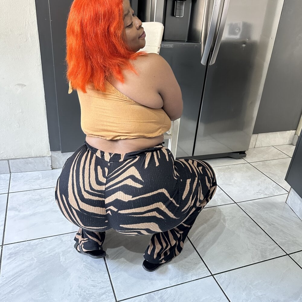 BustyDiva38 Chatroom