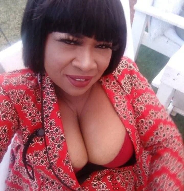 BustyGoddess08 Chatroom