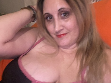 busty-lusty-bri