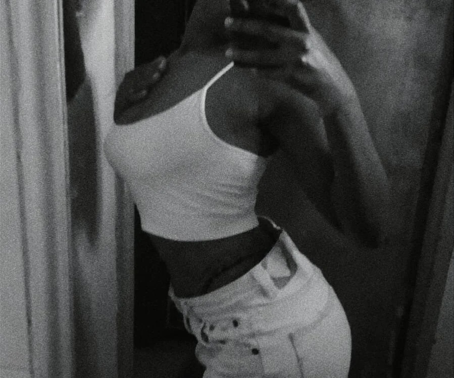Busty_Tee Chatroom