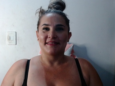 busty-divorced-mom