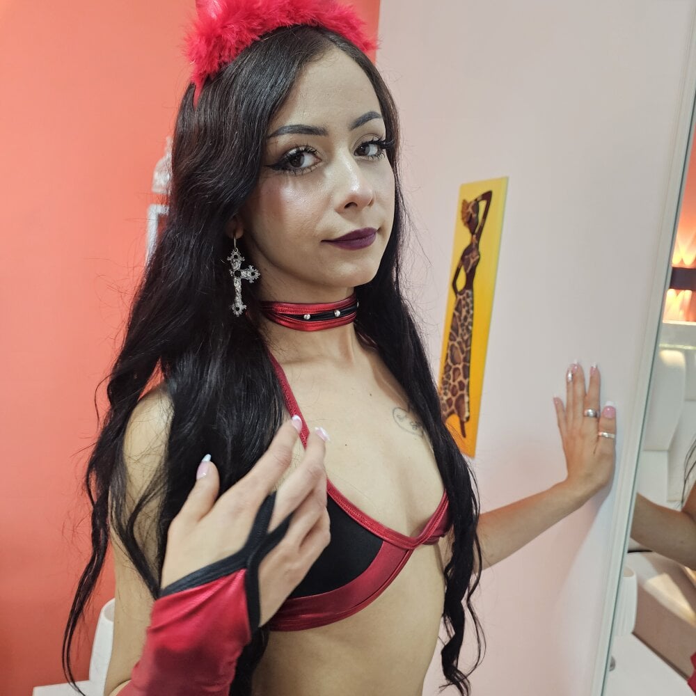 Cameron_naughty Chatroom