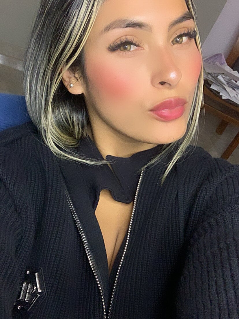 Cami_Leon2 Chatroom