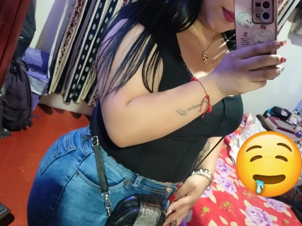 Candy_Curves01 Chatroom