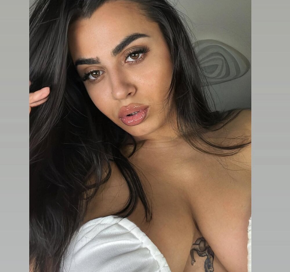 Carla_Devon Chatroom