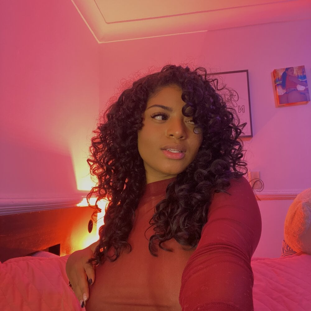 Carlyy_Monroe Chatroom