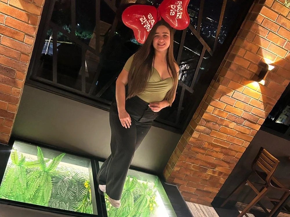 Caroline15_ Chatroom