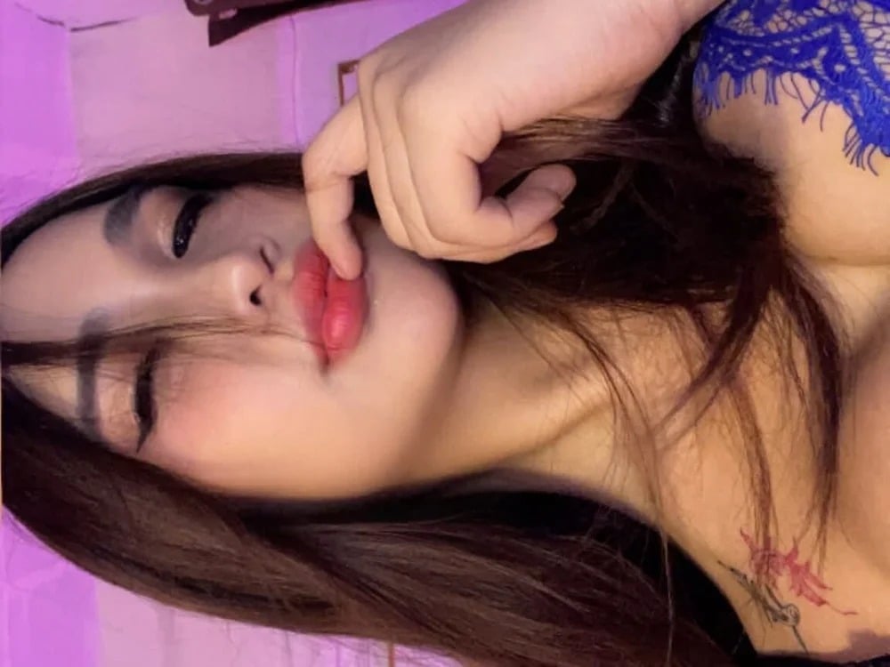 Caroline_3 Chatroom