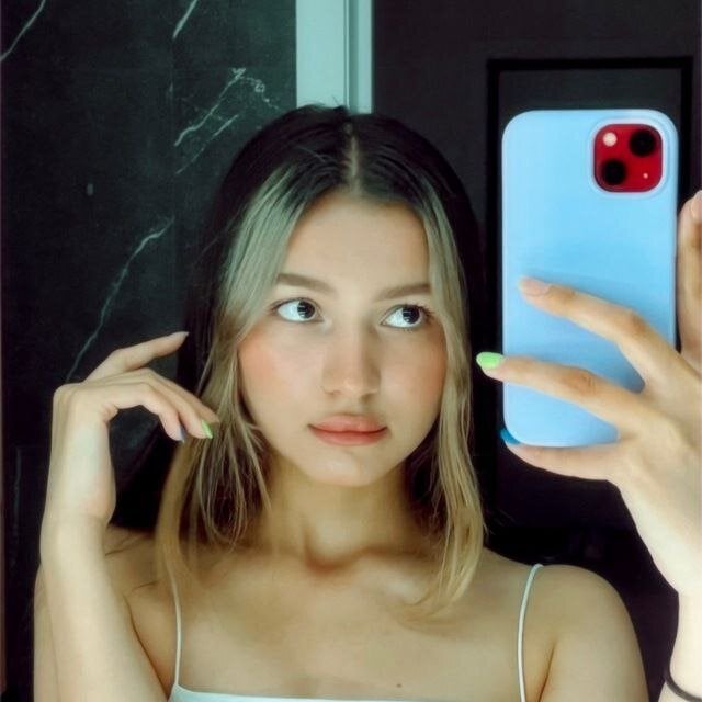 CarolynCherry Chatroom