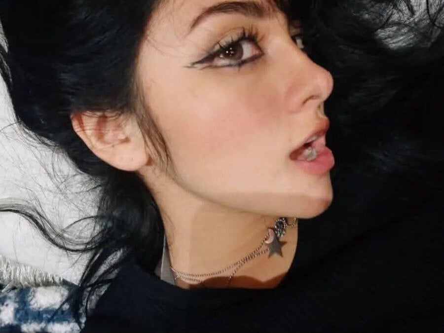 Cassie_and_Jonah Chatroom