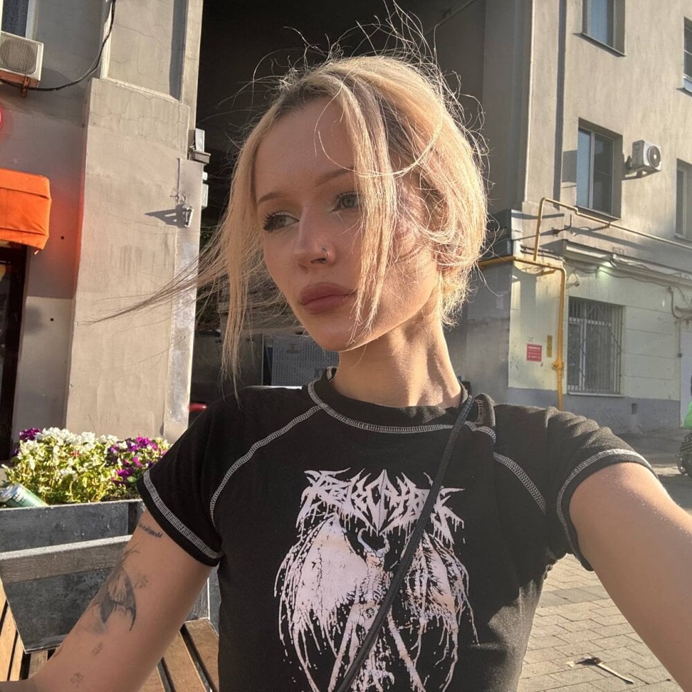 Celeste_eyes0n Chatroom