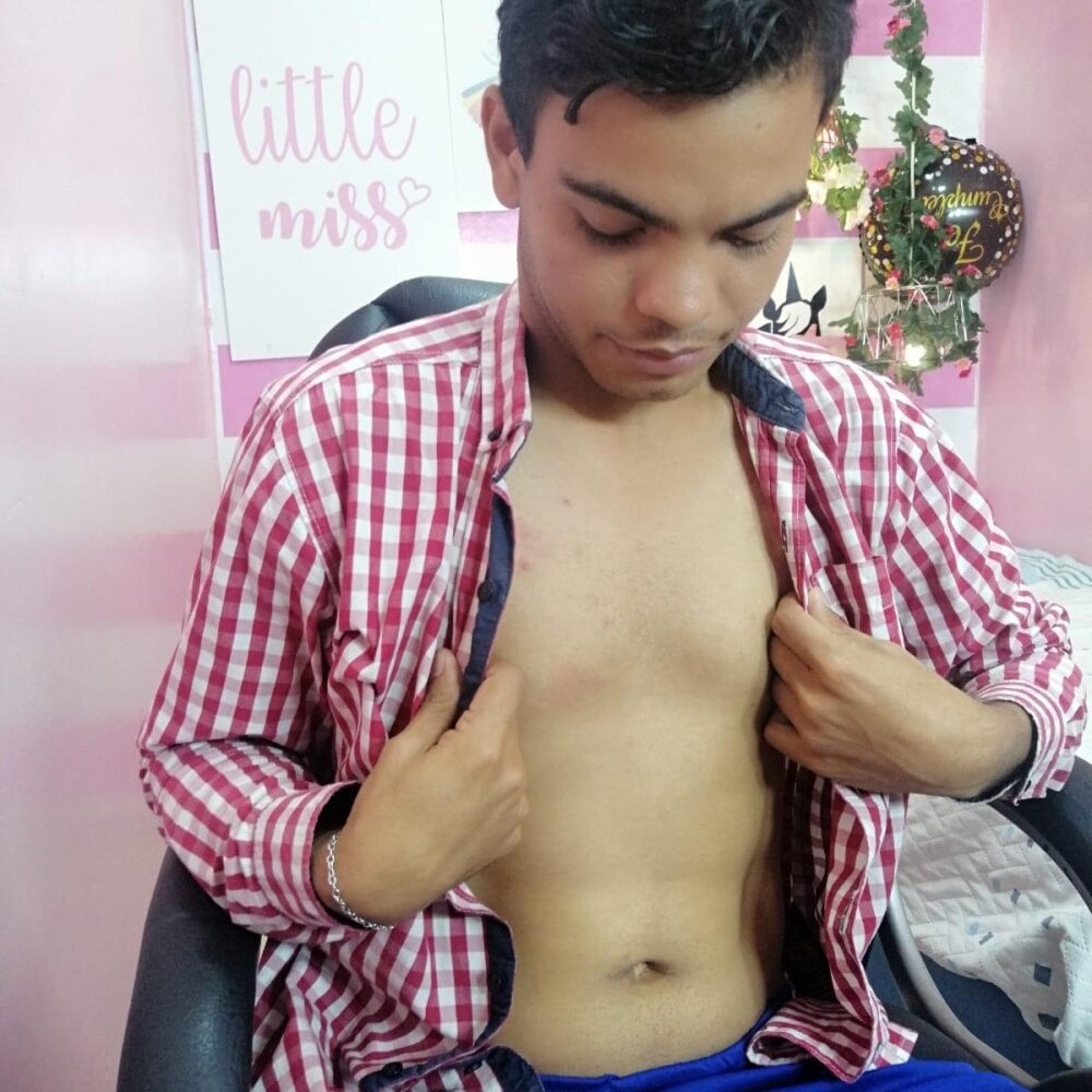 Charlie_Cock_ Chatroom