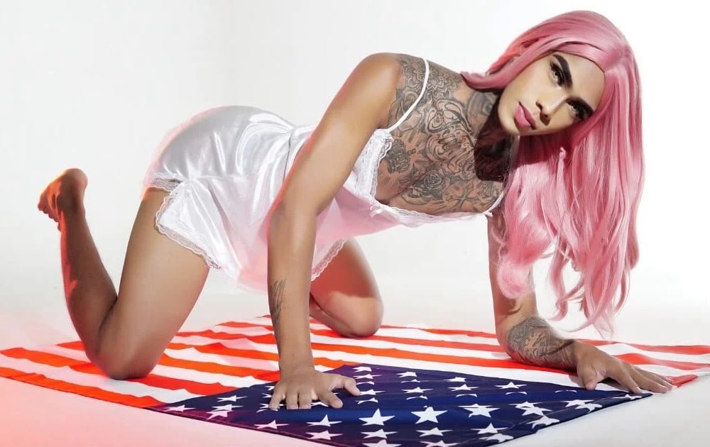 Charlie_Queen Chatroom