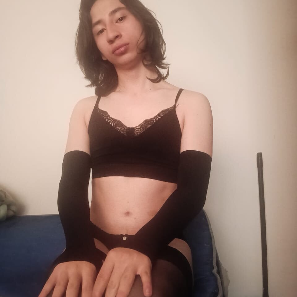 Charlottee_slave Webcam Profile Picture Charlottee_slave Chatroom