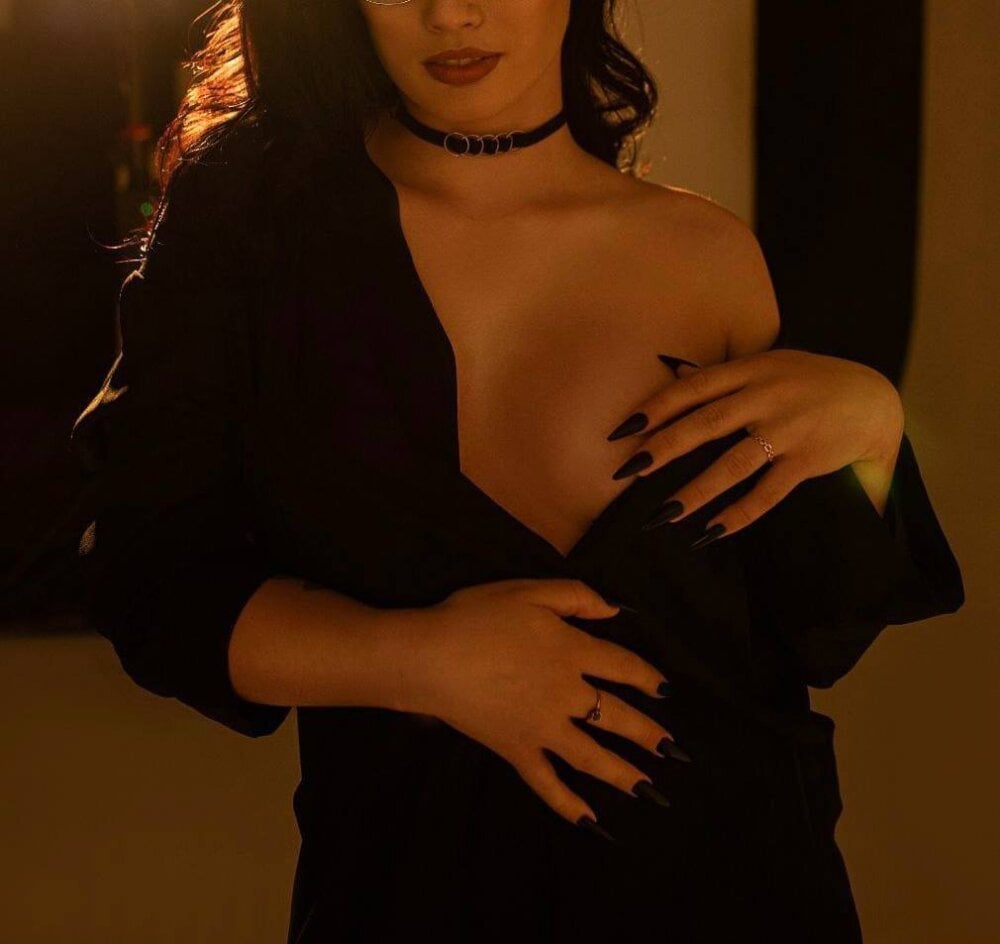 Charming_Mysteriousss Webcam Profile Picture Charming_Mysteriousss Chatroom