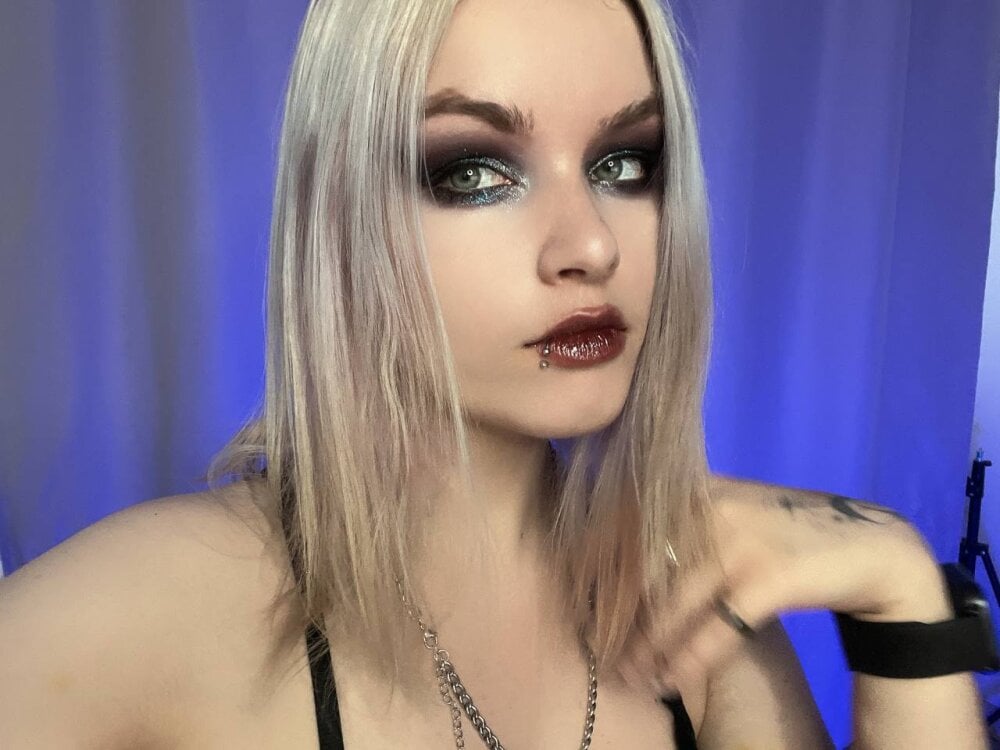 CherryKnight666 Chatroom