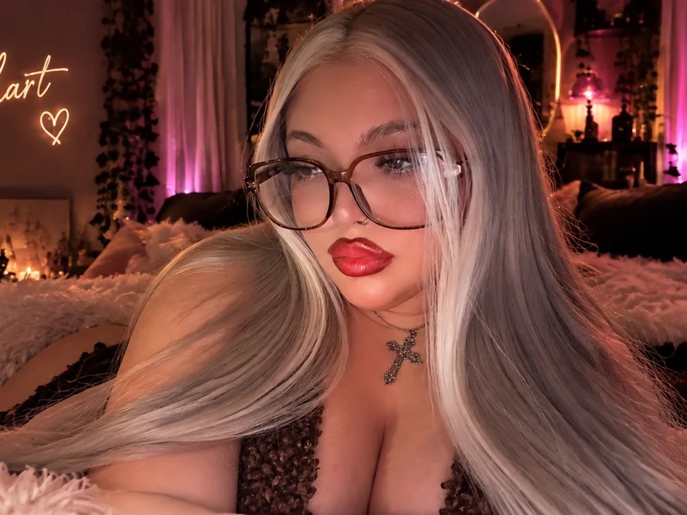 ChloeLockhart Chatroom