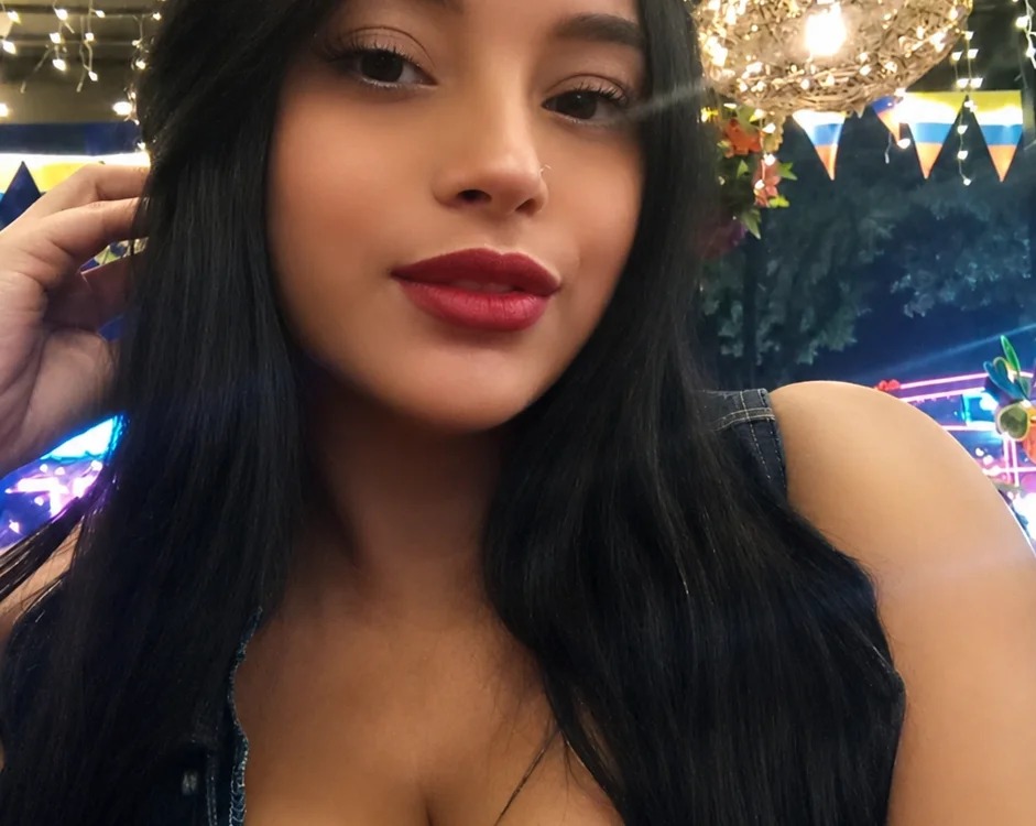 Chloe_Hayes Chatroom