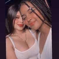 Chloe_n_Caroline Chatroom