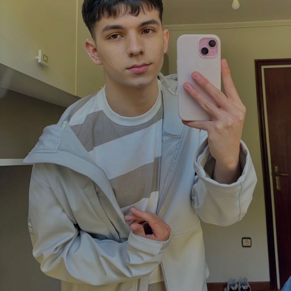 ChrisBlossomm Chatroom