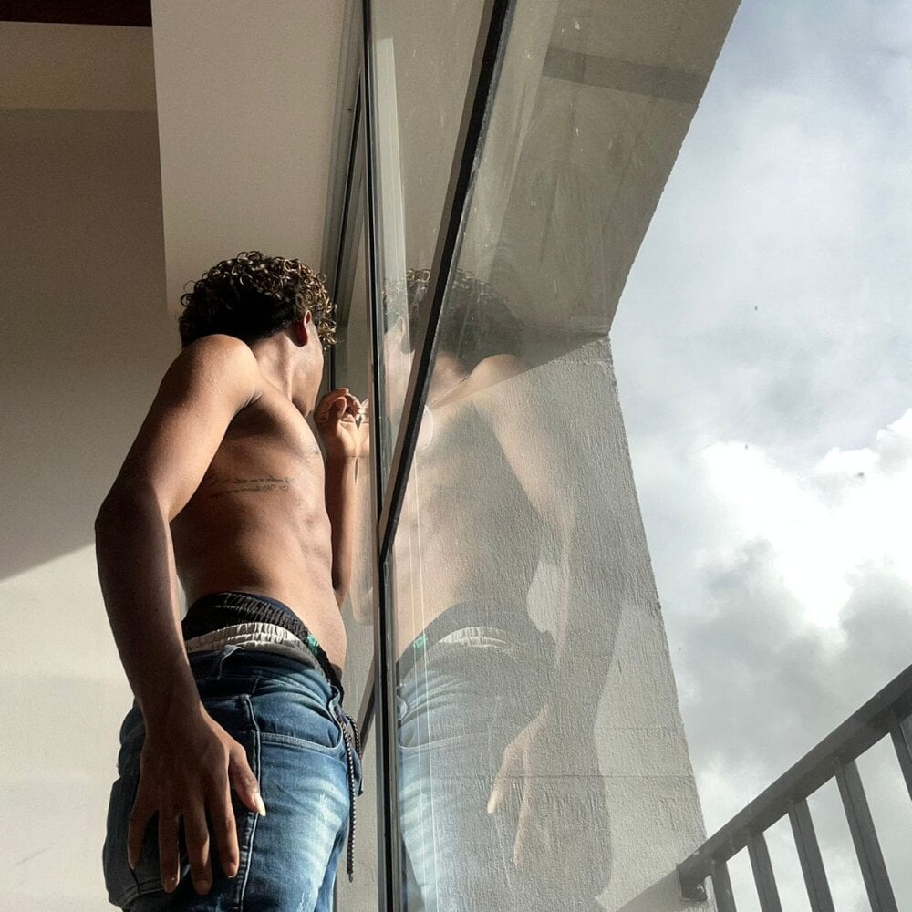 ChrisHott01 Chatroom