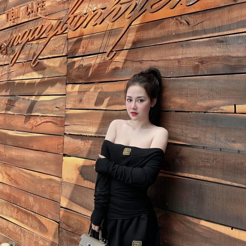 Christine-le1 Chatroom