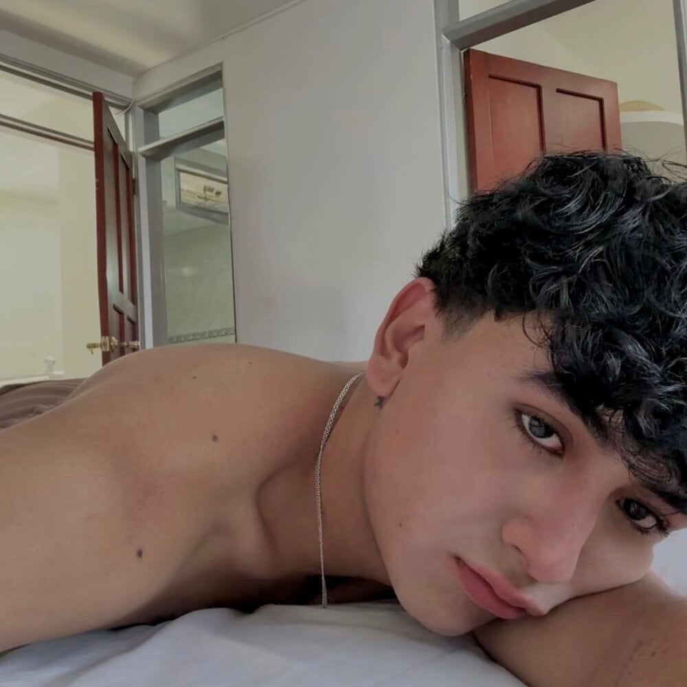 Christopher_Monroe_ Chatroom