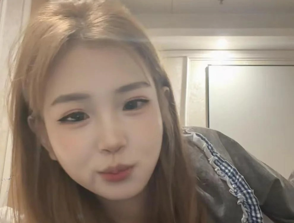 Clara-520 Chatroom
