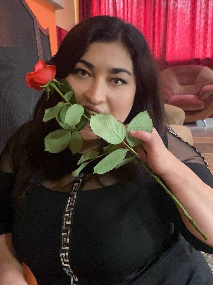 Clara_Crystal_ Chatroom