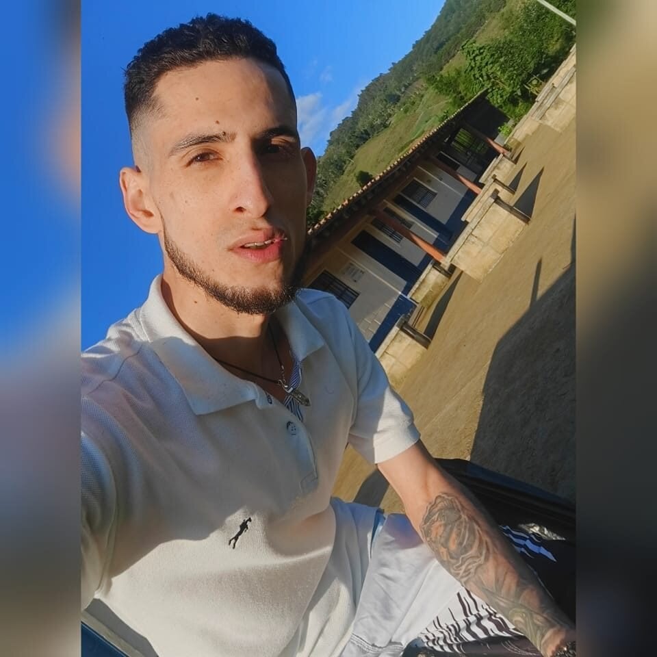 Clouer_glow16 Chatroom