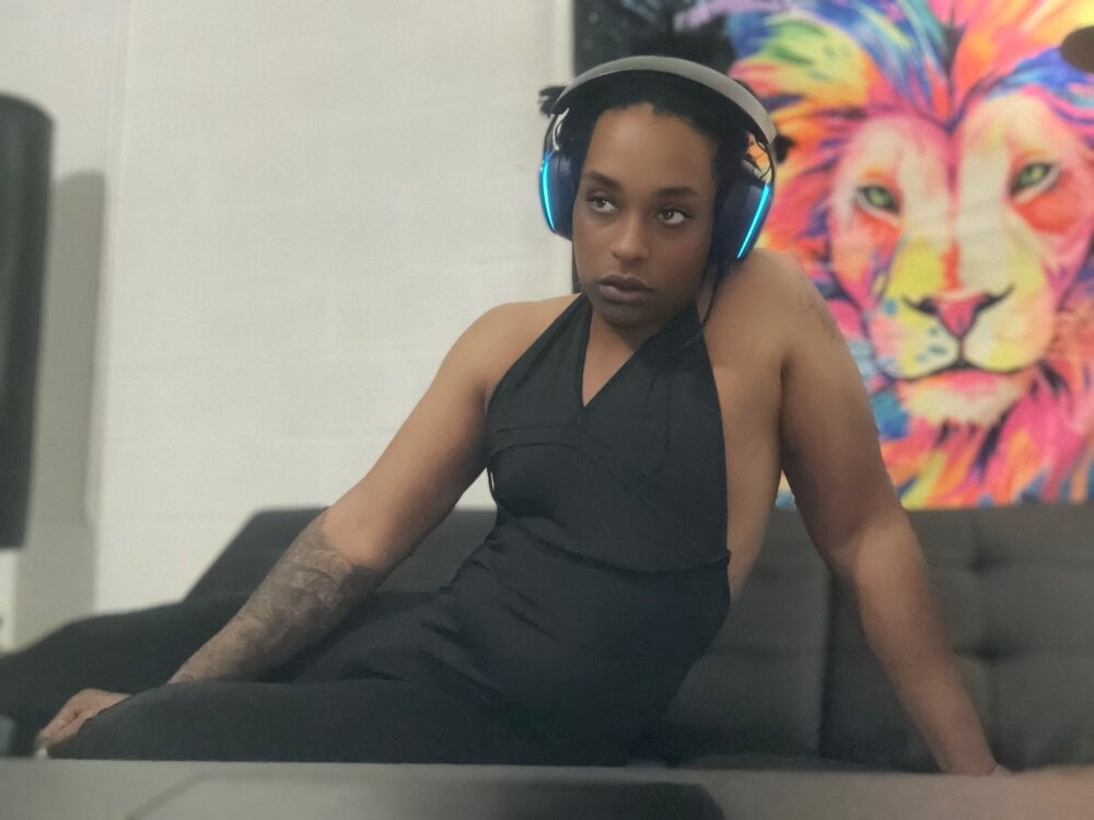 Coco-licious69 Chatroom