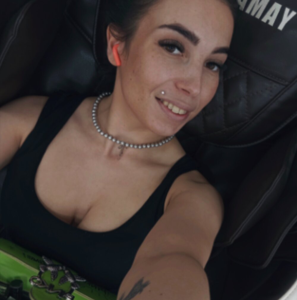 Conny_Shellie Chatroom