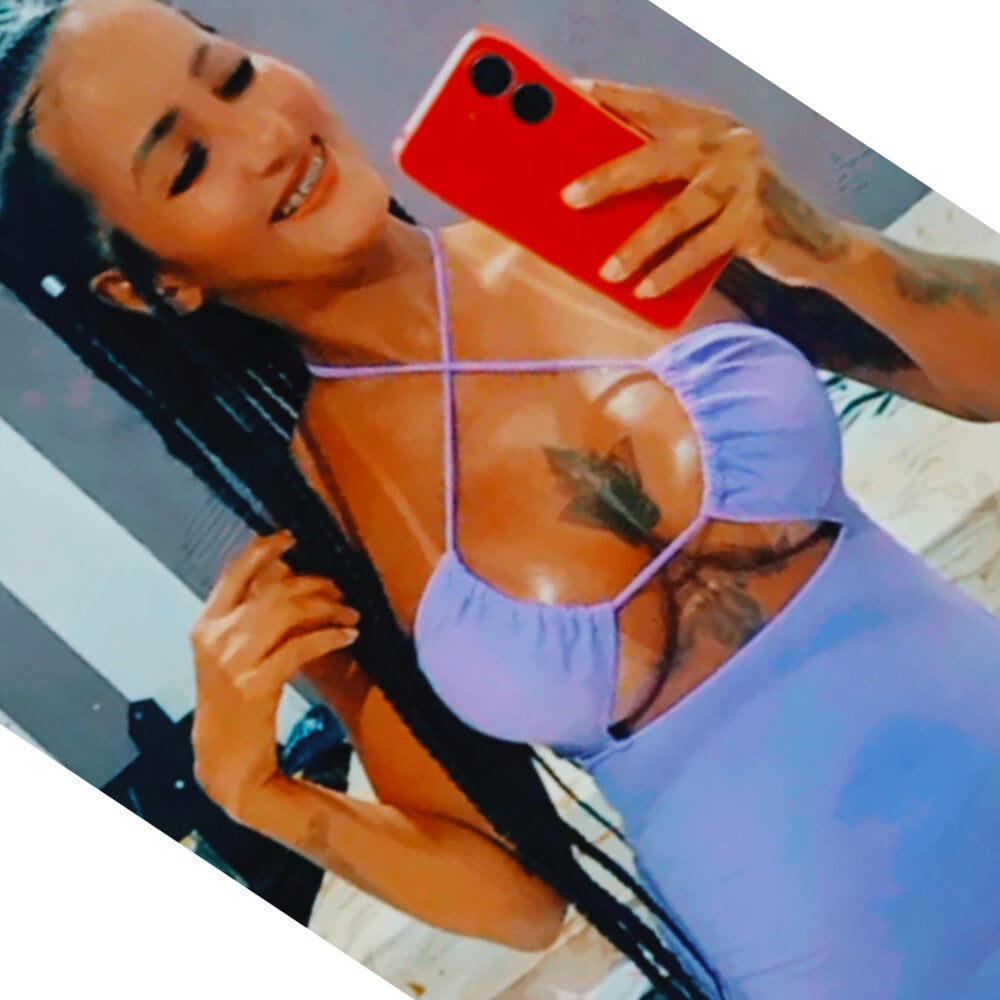 CrisleyA25 Chatroom