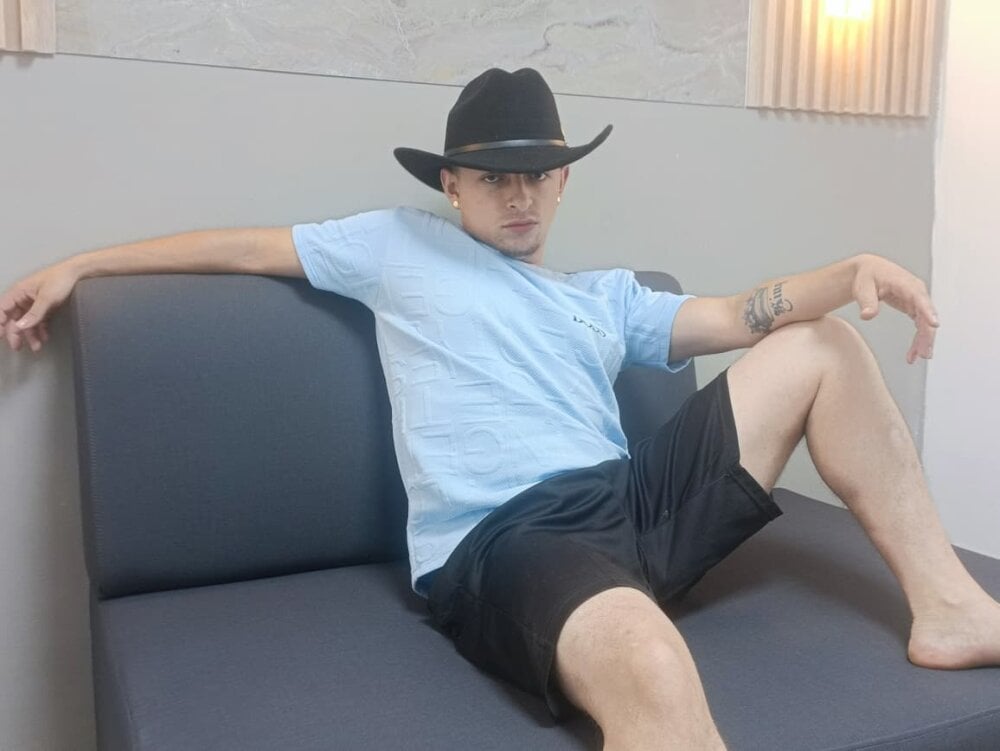 Cristopher_Travis Chatroom