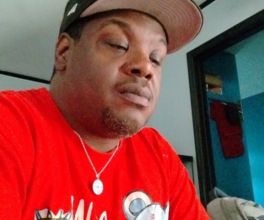 Cum0nm3Zaddy Chatroom