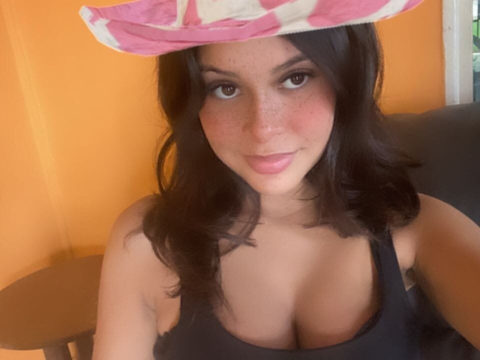 CurlyDani Chatroom