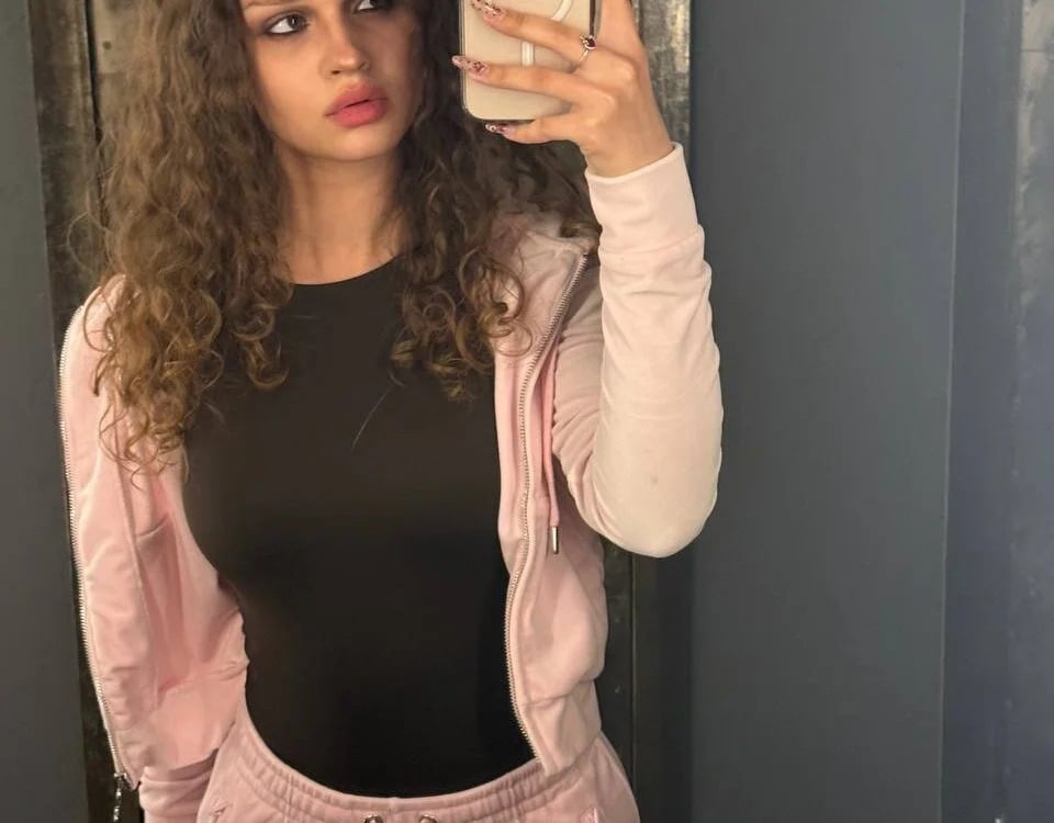 CurlyElina Chatroom
